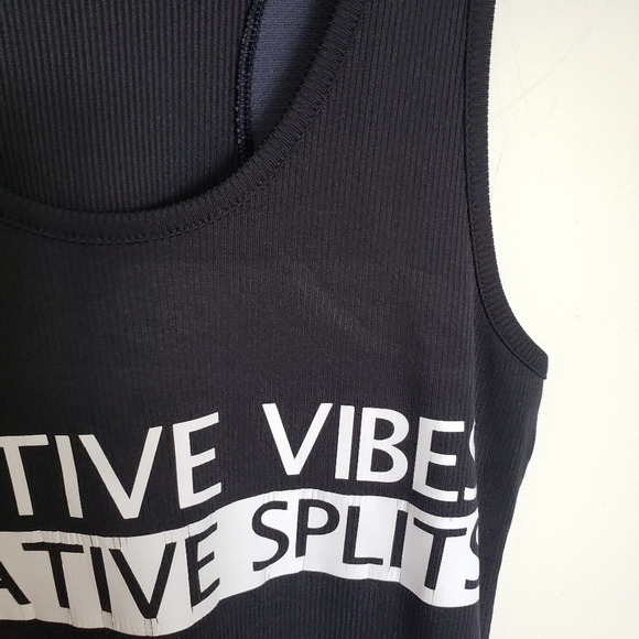 Under Armour Heatgear Black Ribbed Workout Tank - Picture 2 of 11